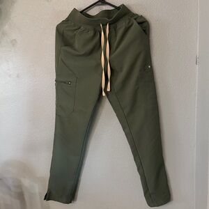 FIGS Women’s Yola. Moss green. XXS/petite. In excellent  condition.